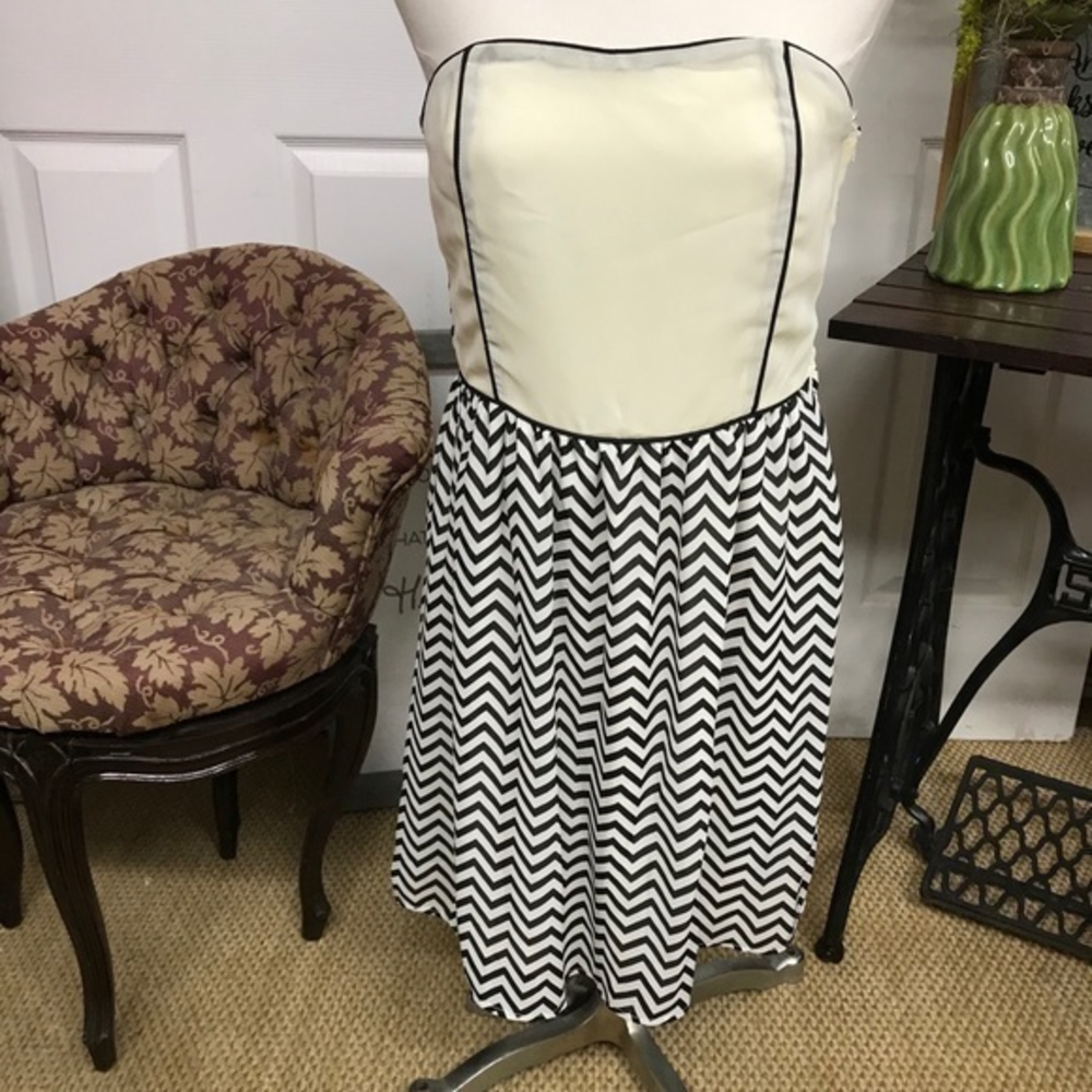 NWT Ya Los Angeles Strapless Dress M‎